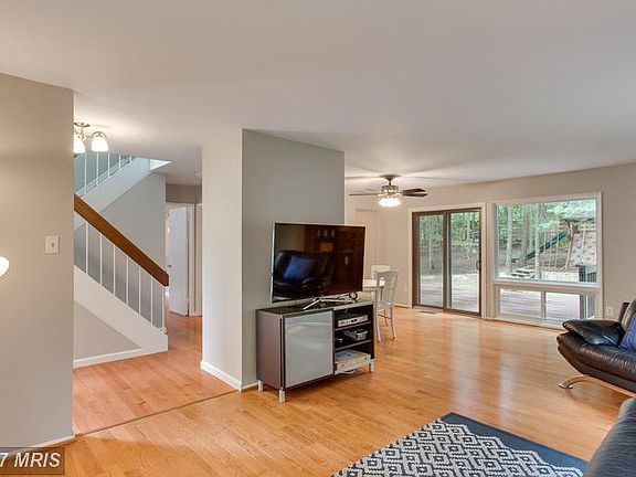 4th image of 4403 Newdale Dr