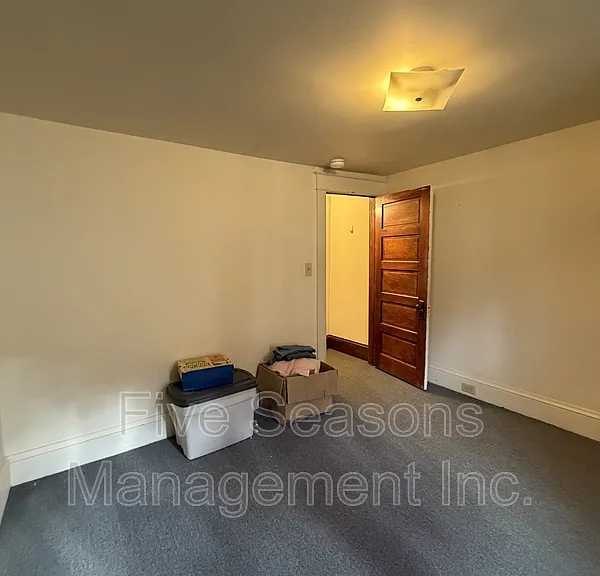 465-467 Colchester Ave #2 — Photo 8