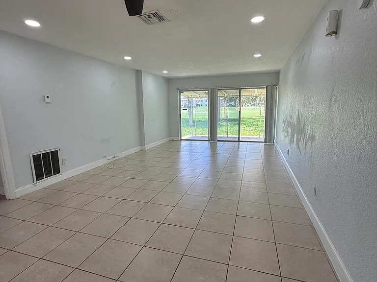 9640 NW 65th St #D10 — Photo 11