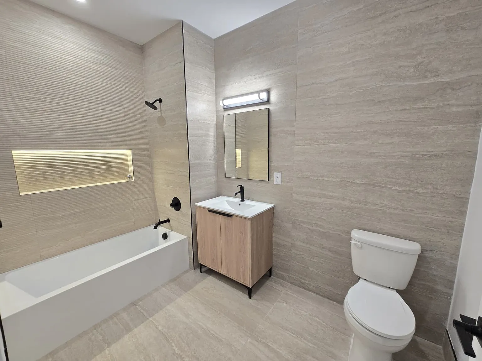 1 bed, 607 sqft, $2,545 — Photo 3