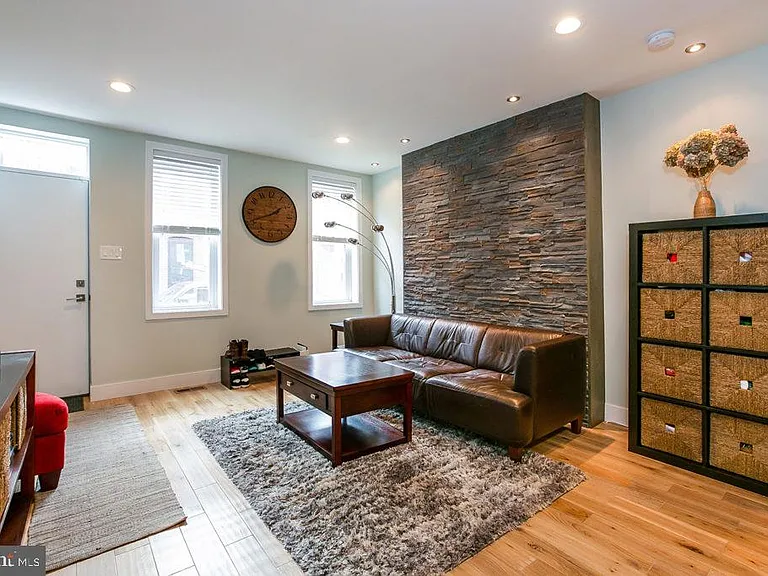 2233 Latona St — Photo 4