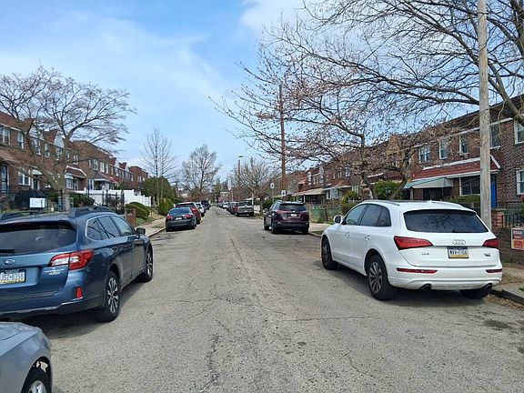 5th image of 1100 E Sharpnack St