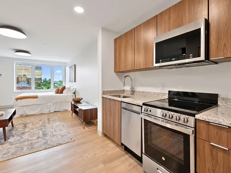 West 6th Apartments — Photo 32