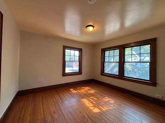 2nd image of 1074-1076 S Clinton Ave S