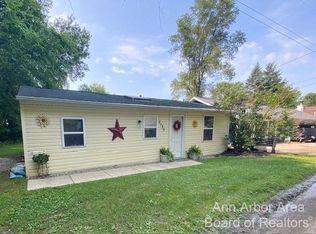 2130 Malvern St, Pinckney, MI 48169