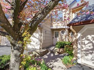 280 Treetop Cir, Nanuet, NY 10954