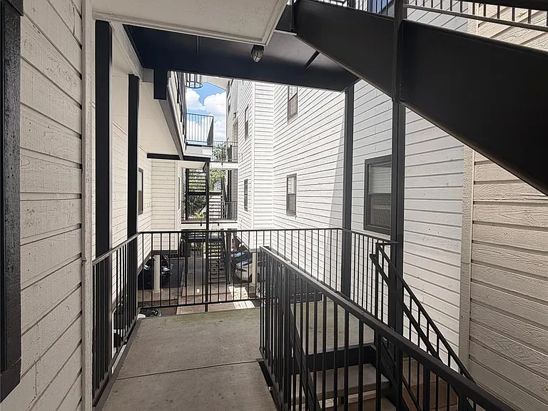 2508 W 12th St #304 — Photo 19