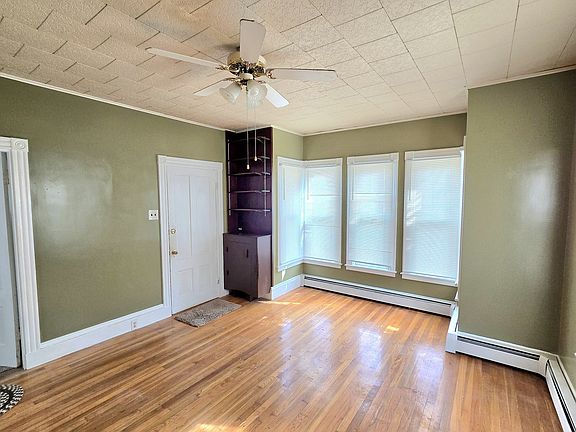 2nd image of 313 Orchard St