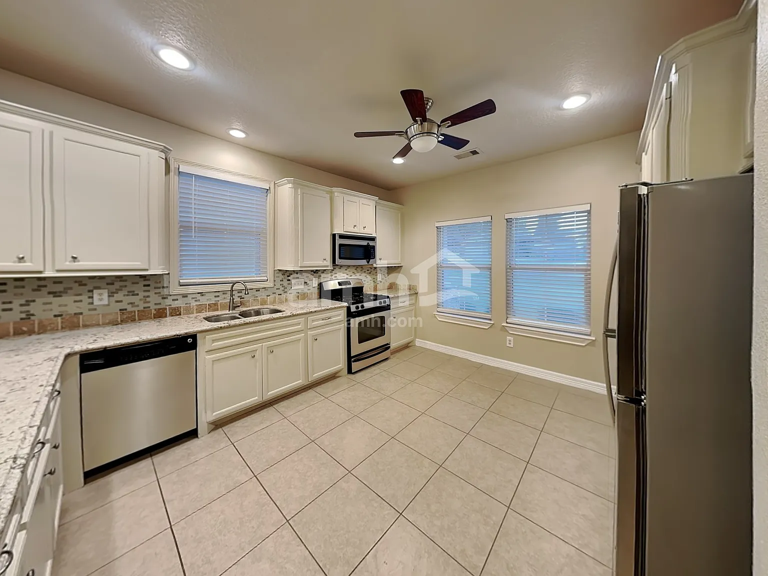 3 bed, 2.0 bath, 1969 sqft, $1,965 — Photo 3