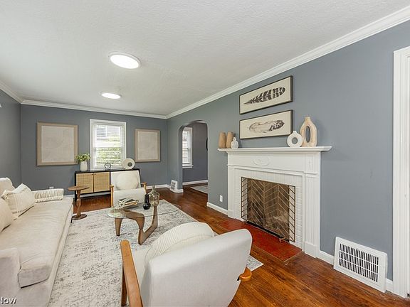 3rd image of 3534 Bainbridge Rd