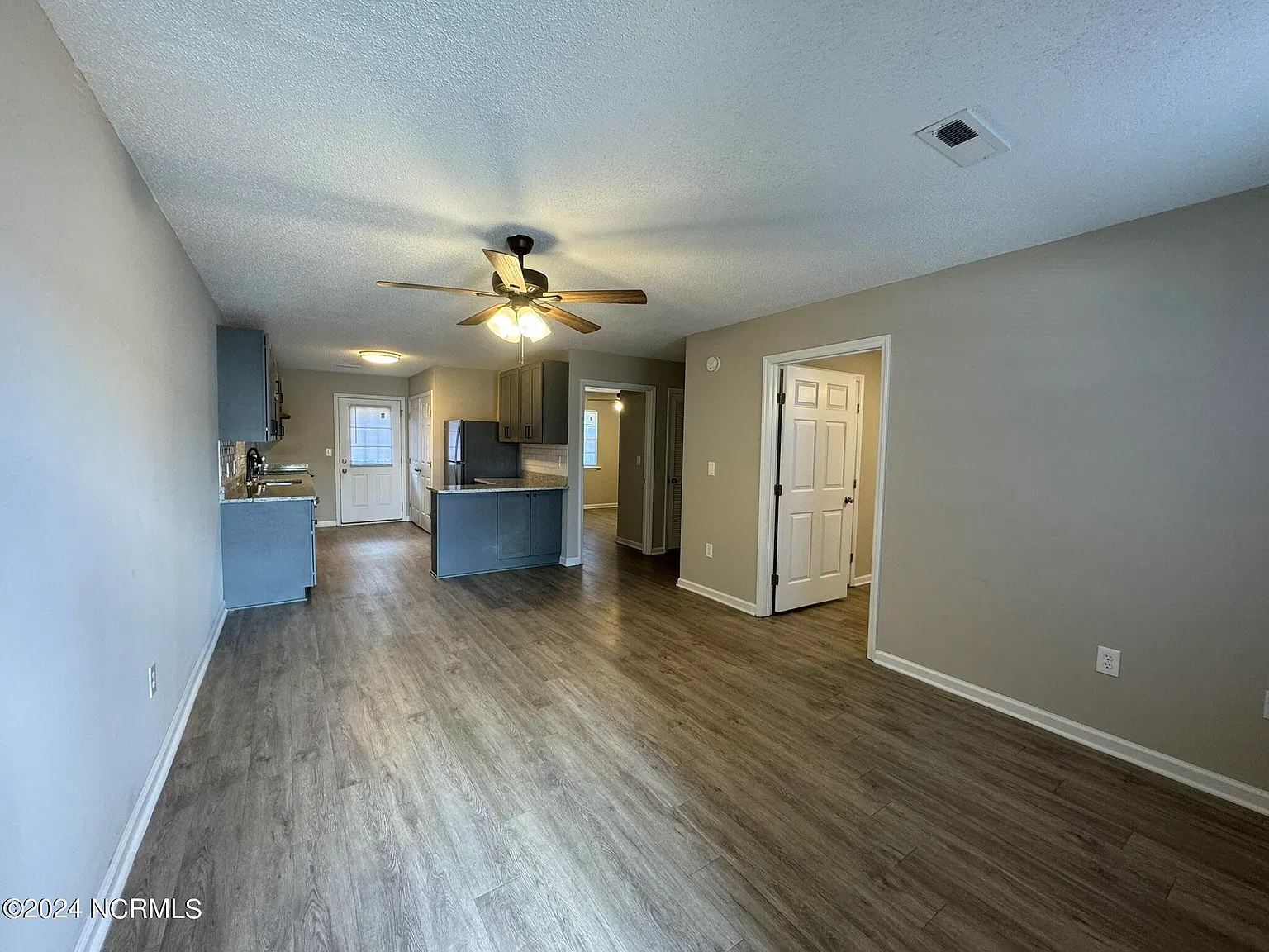 2 bed, 1.0 bath, 720 sqft, $1,100 — Photo 1