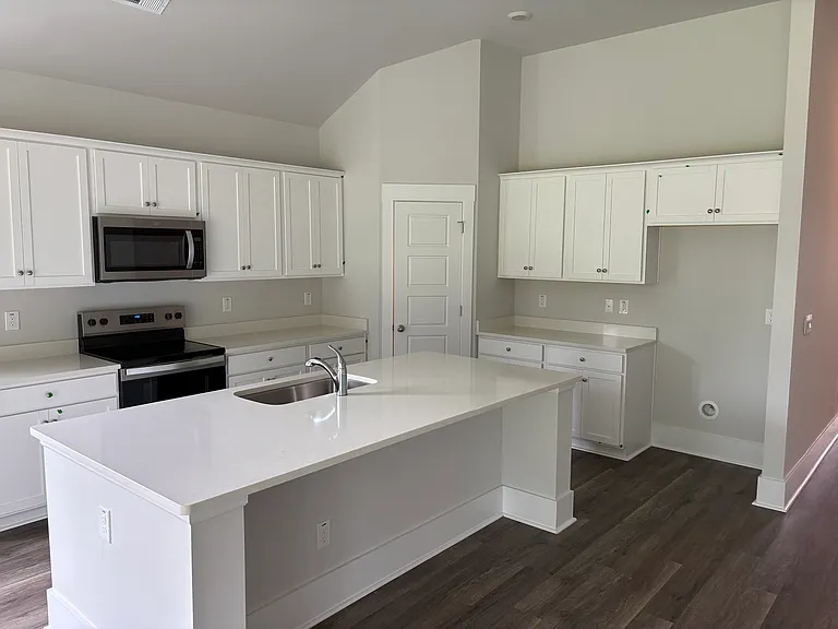 322 Whalebone Ave — Photo 7