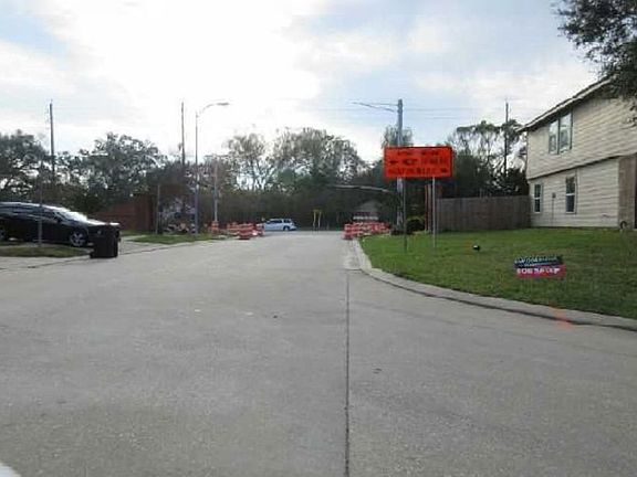 Exterior Neighborhood (street photo)