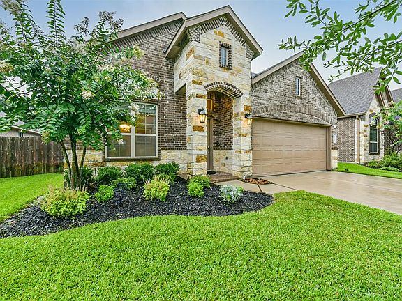 3rd image of 2423 Garden Falls Dr