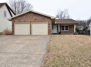 701 Glenmoor Dr, Evansville, IN 47715