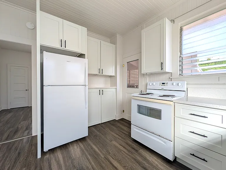 1323 9th Ave — Photo 3