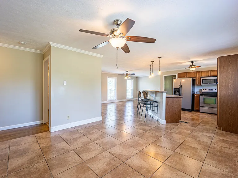 407 Holly Dr — Photo 8