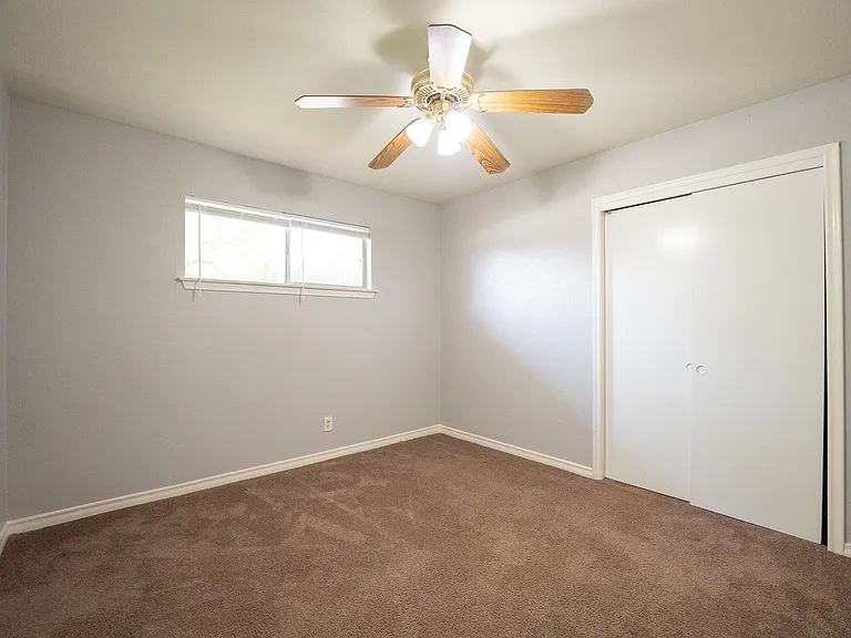 614 N Young Blvd — Photo 12