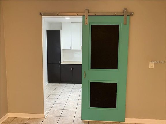 4th image of 869 Oriole Ct