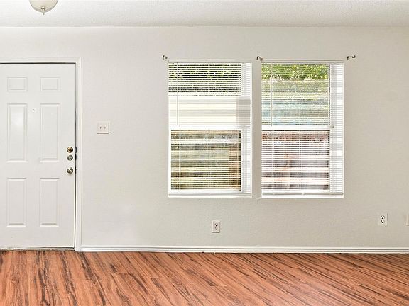 3rd image of 6906 Deep Cir #A