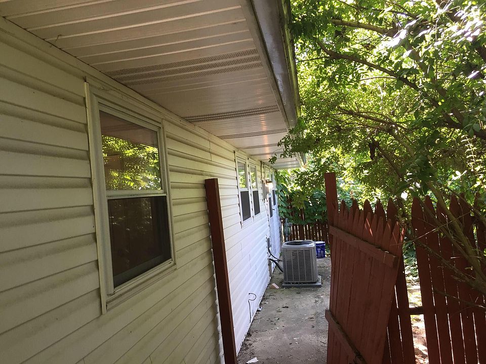 2nd image of 1391 Yuma Ave