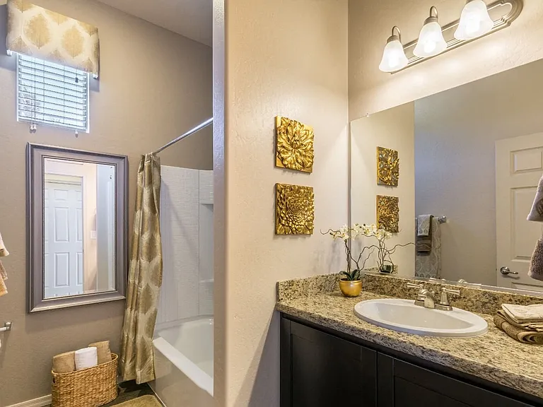 Bathroom (3 Bedroom)
