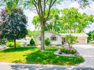 9936 Kell Ave S, Bloomington, MN 55437