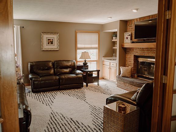5th image of 2066 Canterbury Ct