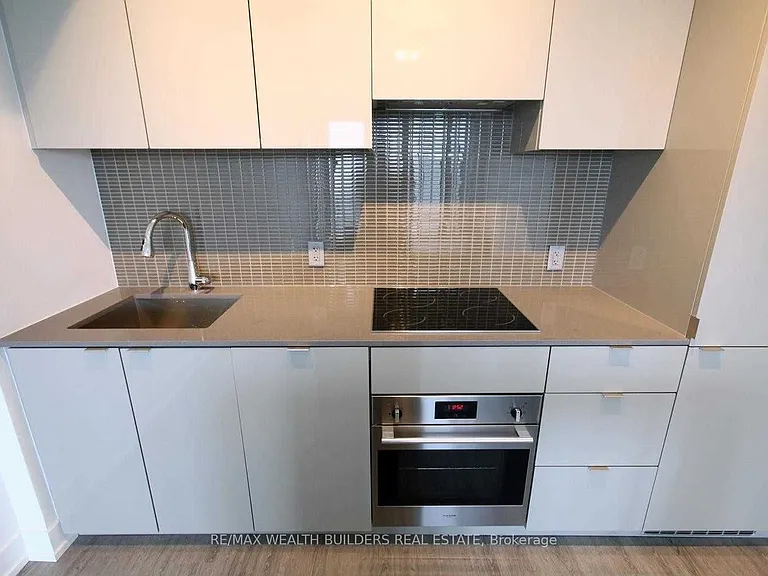 7 Grenville St #2609 — Photo 17