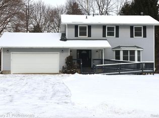 6481 Winans Lake Rd, Brighton, MI 48116