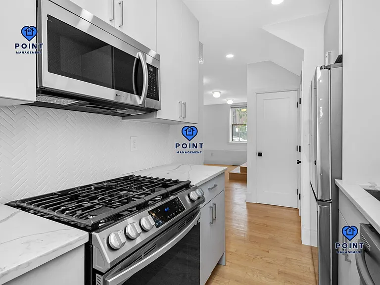 86 Chelsea St — Photo 1
