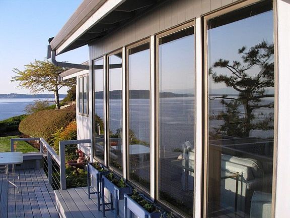 Front row, unobstructable views of Puget Sound, Olympic Mountain range, and gorgeous sunsets! One-of