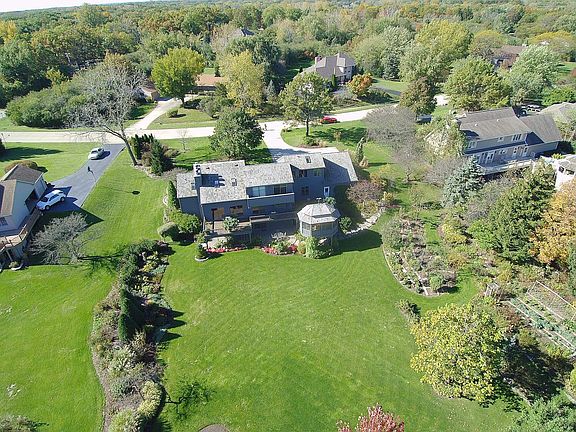 2nd image of 3 Elmwood Dr