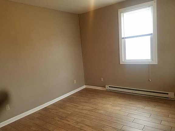 5th image of 212 S Ellis St