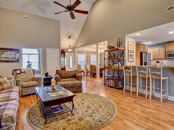 4th image of 5736 Wisteria Ln