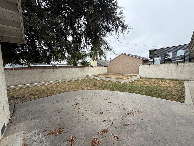2221 Faust Ave — Photo 29