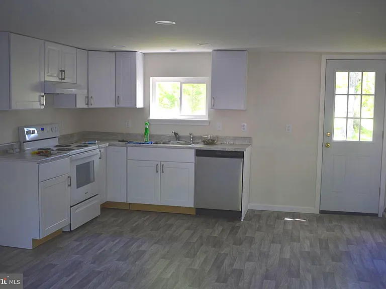 2101 Hill Rd #10 — Photo 7