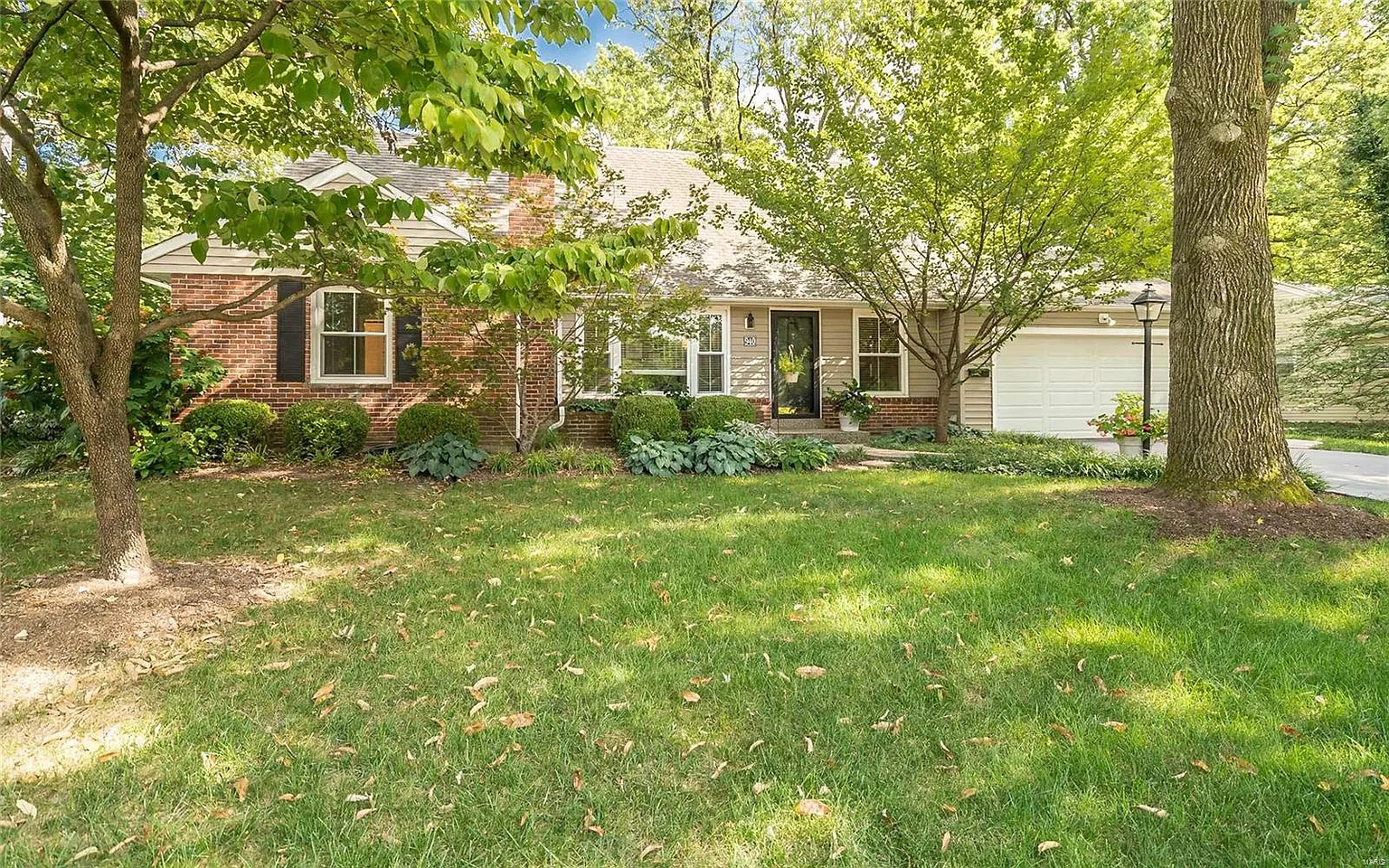 940 Rochdale Dr photo 1