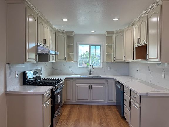 3rd image of 127 Redondo Ct