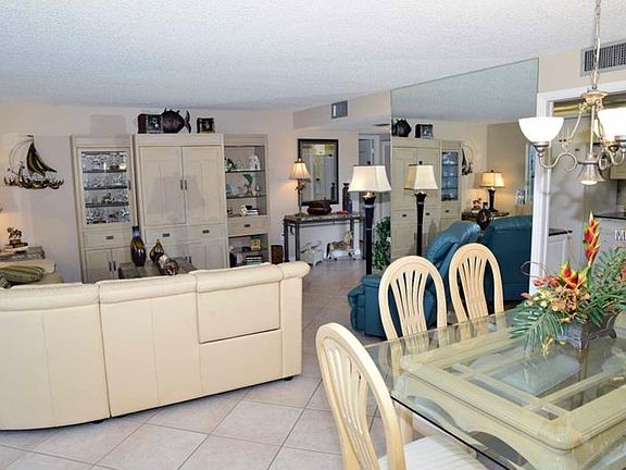 4th image of 1325 S Portofino Dr APT 405