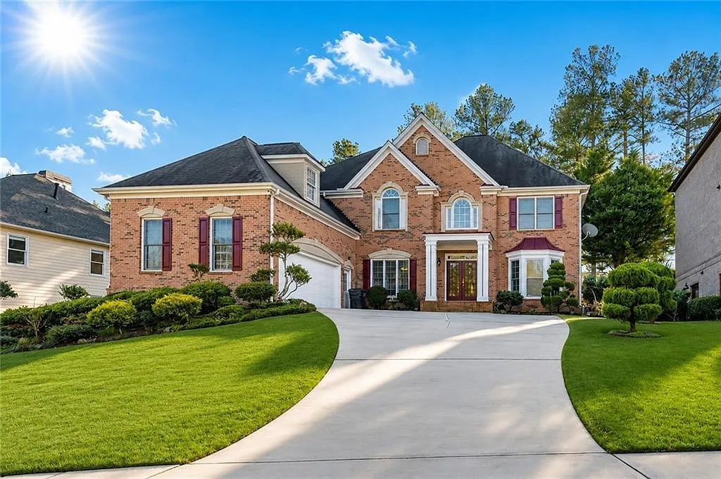 6 bed, 5.0 bath, 5339 sqft, $4,000 — Photo 1