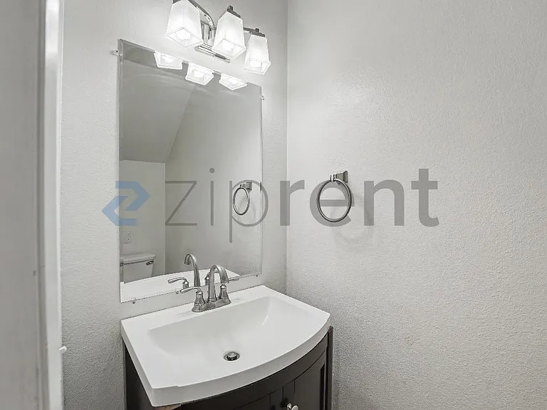 8633 Balboa Blvd #2 — Photo 16