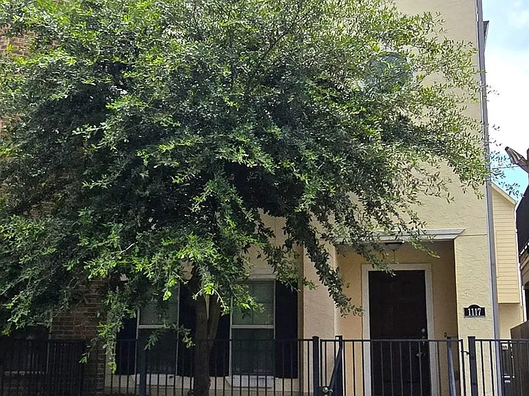 1117 Bonner St — Photo 1