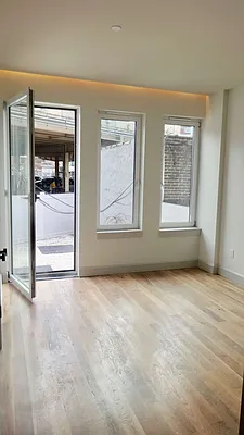 Rented by Grand & Co. | media 24