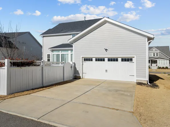 304 Ancient Oaks Dr, Holly Springs, NC 27540