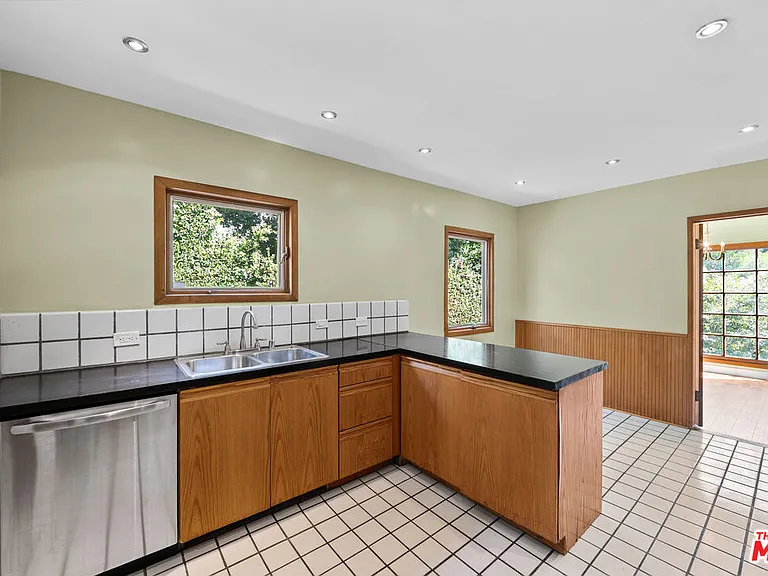 2569 Patricia Ave — Photo 22
