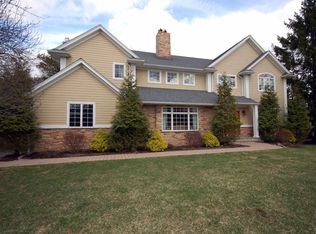 86 Brookside Ter, North Caldwell, NJ 07006