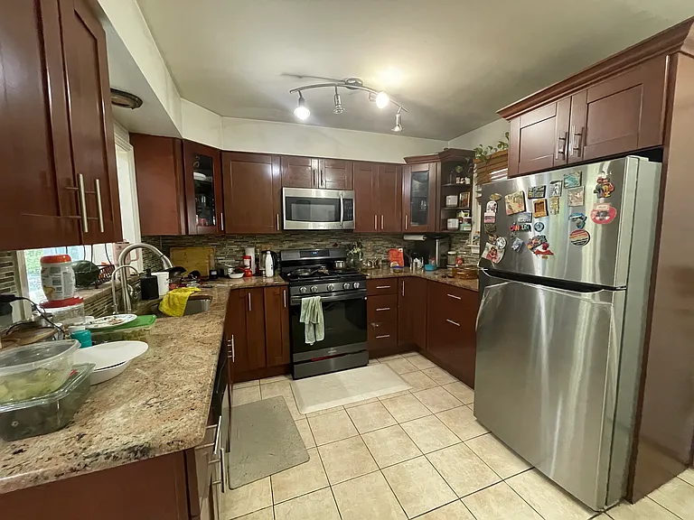 16 Iris Ct — Photo 5