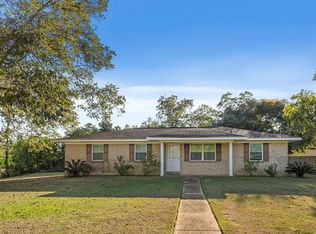201 Carr Cir, Headland, AL 36345