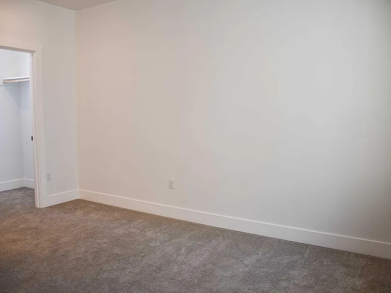 Lakeview Apartments — Photo 34